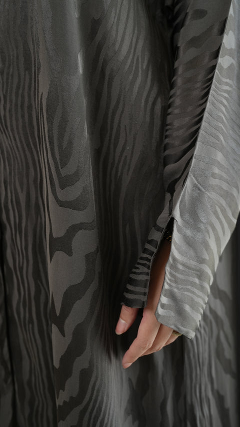 Kayangan Anatolia Obsidian Ash Abaya